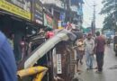കാഞ്ഞിരപ്പള്ളി ടൗണിൽ വാഹനാപകടം. നിയന്ത്രണം നഷ്ടമായ കാർ ട്രാഫിക് സിഗ്നൽ പോസ്റ്റിൽ ഇടിച്ച് മറിഞ്ഞു
